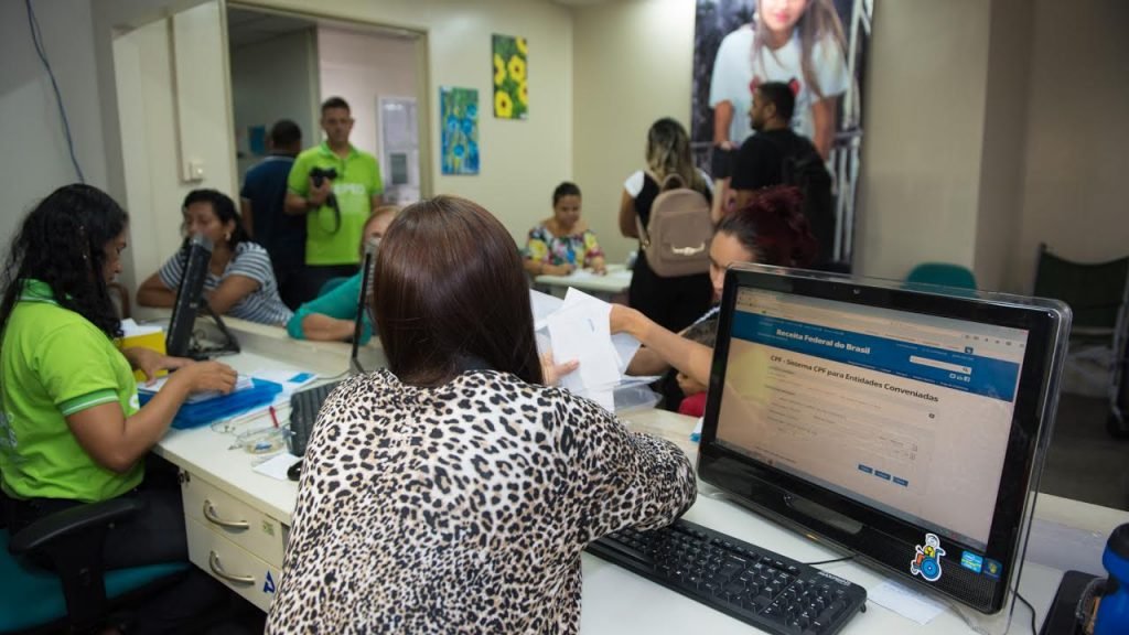 Pessoas com deficiência e seus familiares podem retirar CPF por meio de ação do Governo do Amazonas