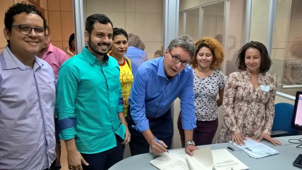 Luiz Castro registra candidatura ao Governo do Estado pela Rede-Psol