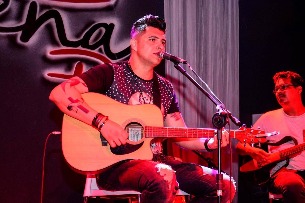 Arena Pub terá festa open bar com sertanejo ao vivo nesta sexta (18)