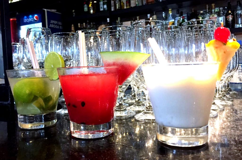 Happy Hour com drinks em dobro no Tio Armênio