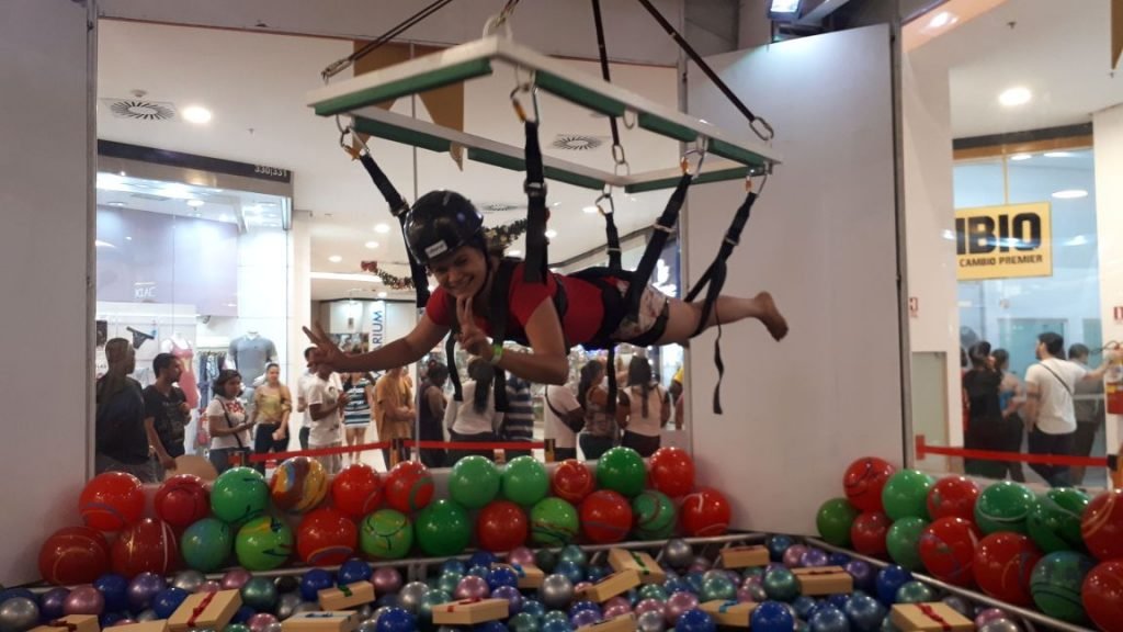 “Natal dos Sonhos” do Amazonas Shopping oferece aos clientes um mergulho na máquina de prêmios