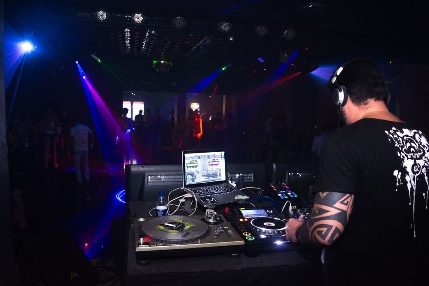 Tropical Vibe agita a noite manauara nesta sexta com atração nacional Evokings