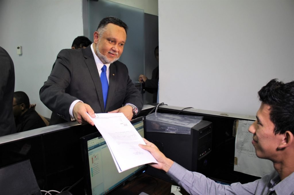 Silvio Costa oficializa inscrição para candidatura a desembargador