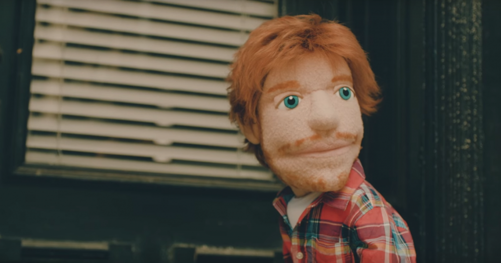 Ed Sheeran vira um fantoche no clipe de “Happier”, ficou bem fofinho. Vem ver!