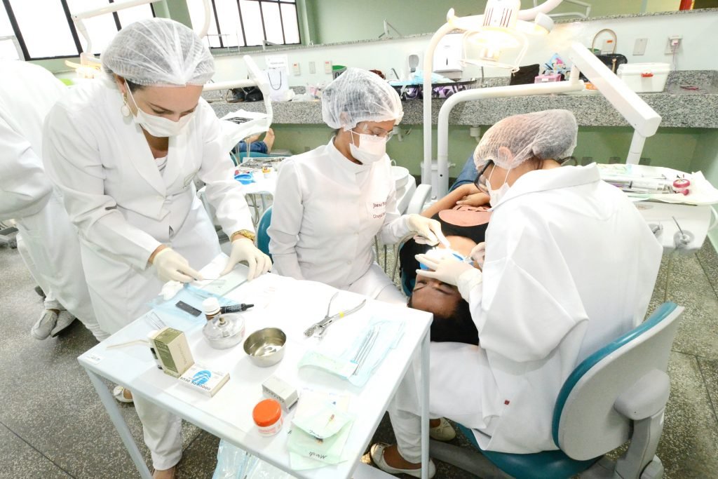 Policlínica da UEA realiza triagem para cirurgia bucal avançada neste sábado