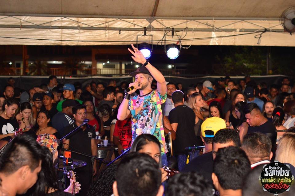 “Meia Noite Acaba” embala a noite de sábado com “La Casa de pagode”