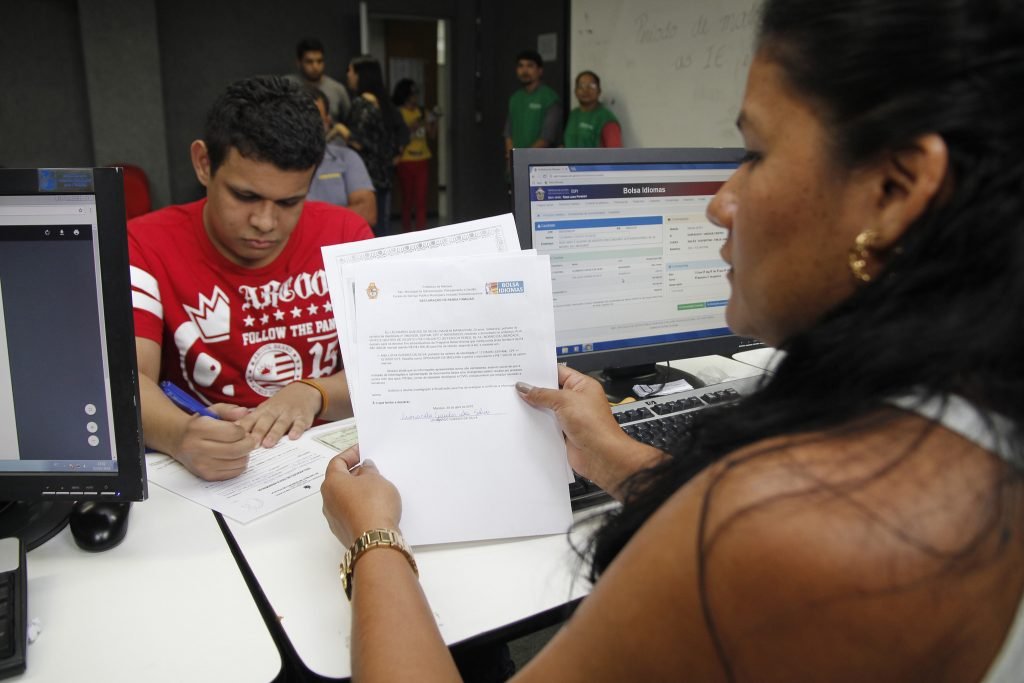 Classificados do Bolsa Idiomas têm até sexta-feira para entregar documentação