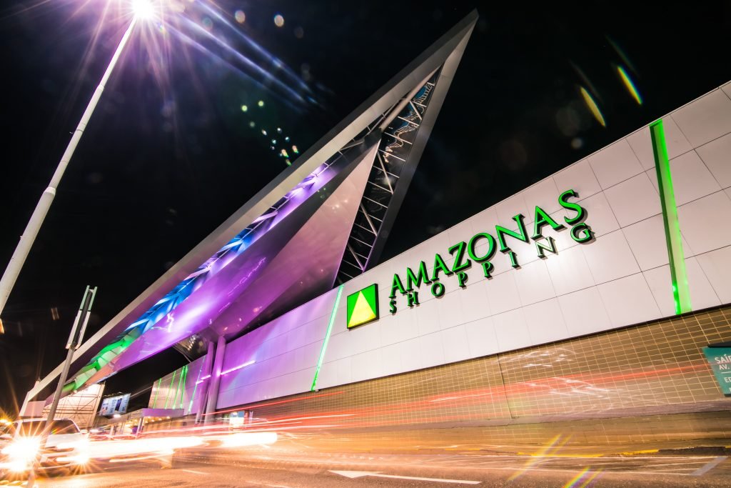 Lojistas do Amazonas Shopping fazem promoção, em comemoração ao Dia do Cliente, neste sábado (15)