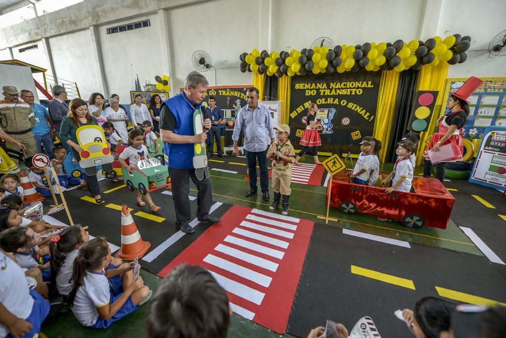 Crianças recebem ação educativa na Semana Nacional de Trânsito