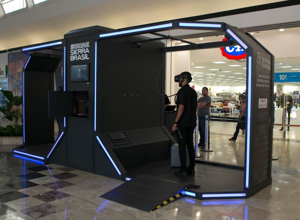 Experiência em realidade virtual leva os visitantes do Manauara Shopping até o ano de 2033