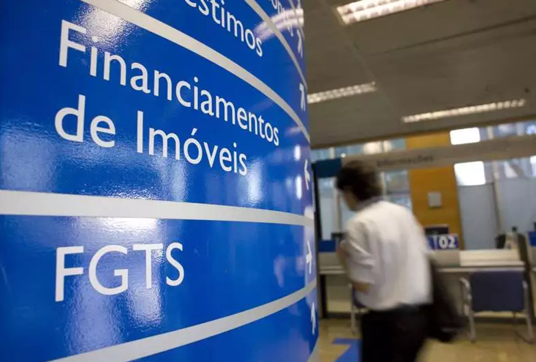 Caixa libera saques de até R$ 500 nesta sexta para nascidos em abril e maio