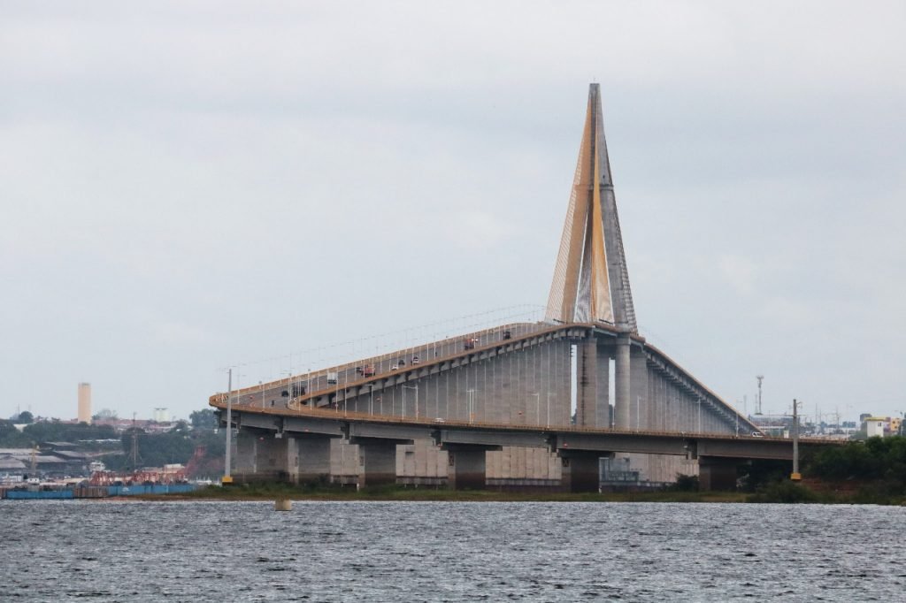 Tráfego de veículos na ponte Rio Negro somente com autorização