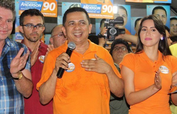 Prefeito de Rio Preto da Eva convoca aglomeração para definir lockdown