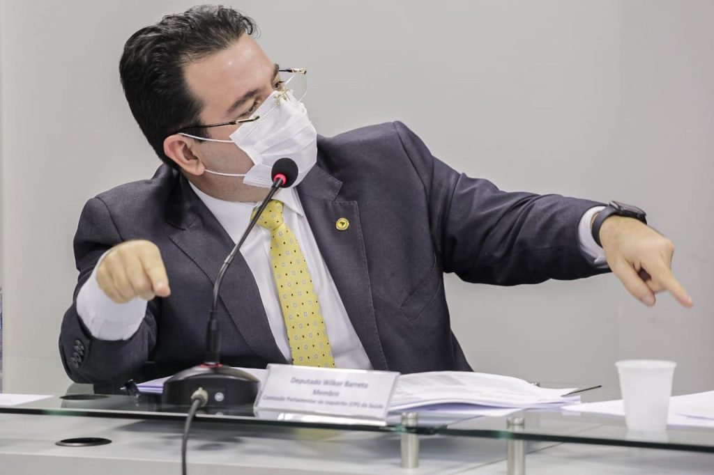Wilker consegue aprovar requerimento que convoca sócio do Delphina que tem sociedade com esposa do secretário da Sefaz Wilker consegue aprovar requerimento que convoca sócio do Delphina que tem sociedade com esposa do secretário da Sefaz