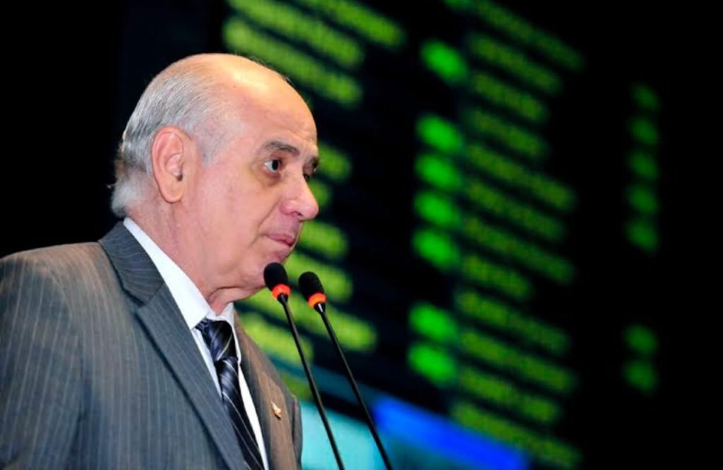 Serafim lamenta pretensão de Mourão de esconder queimadas na Amazônia