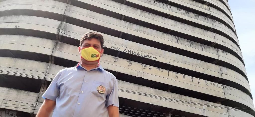 Em visita ao ‘Garajão’, Marcelo Amil critica decisão de vereadores sobre venda do prédio Em visita ao ‘Garajão’, Marcelo Amil critica decisão de vereadores sobre venda do prédio