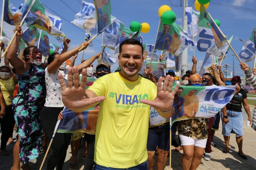 Caravana do #Vira10 atravessa a cidade e marca a arrancada final do Capitão Alberto Neto em direção ao segundo turno