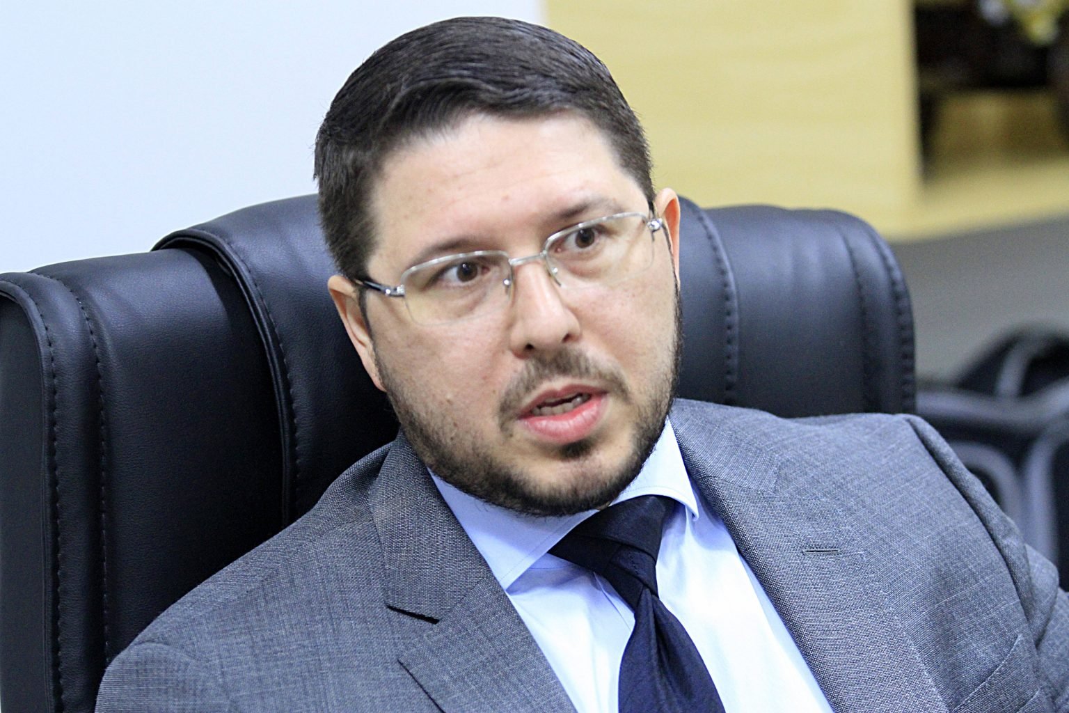 Ministério Público instaura inquérito para investigar Carlos Almeida