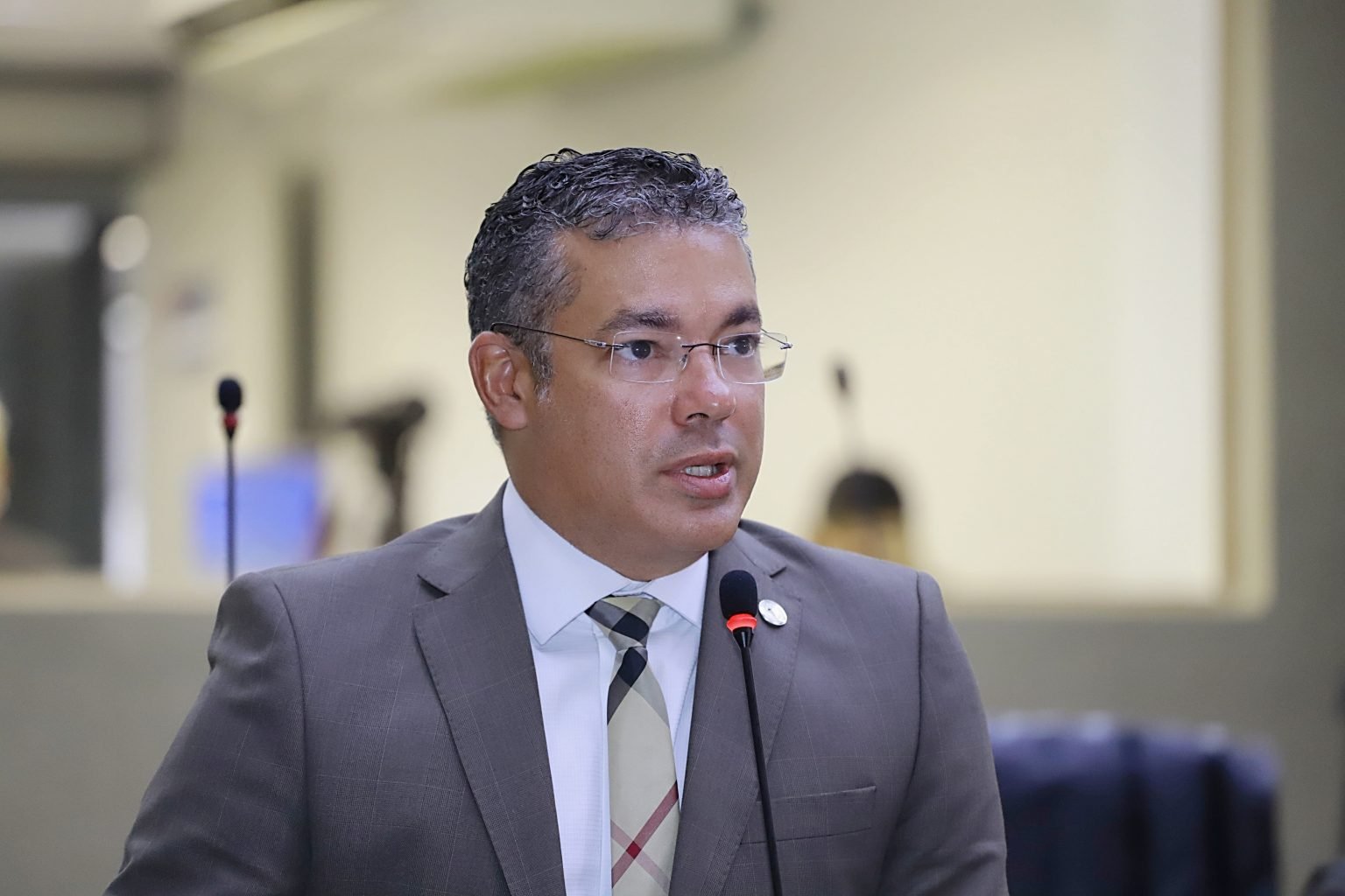 Josué Neto diz que faz dois meses que Amazonas tem recursos para imunizar 60% da sua população