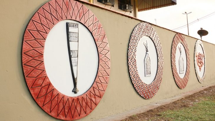 Mural em Parintins retrata símbolos sagrados do povo amazônico Sateré-Mawé