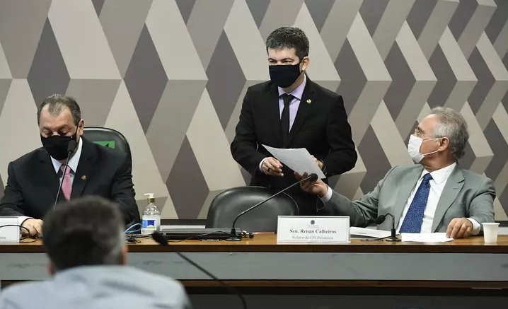 CPI da Covid abre os trabalhos com bate-boca e enxurrada de requerimentos