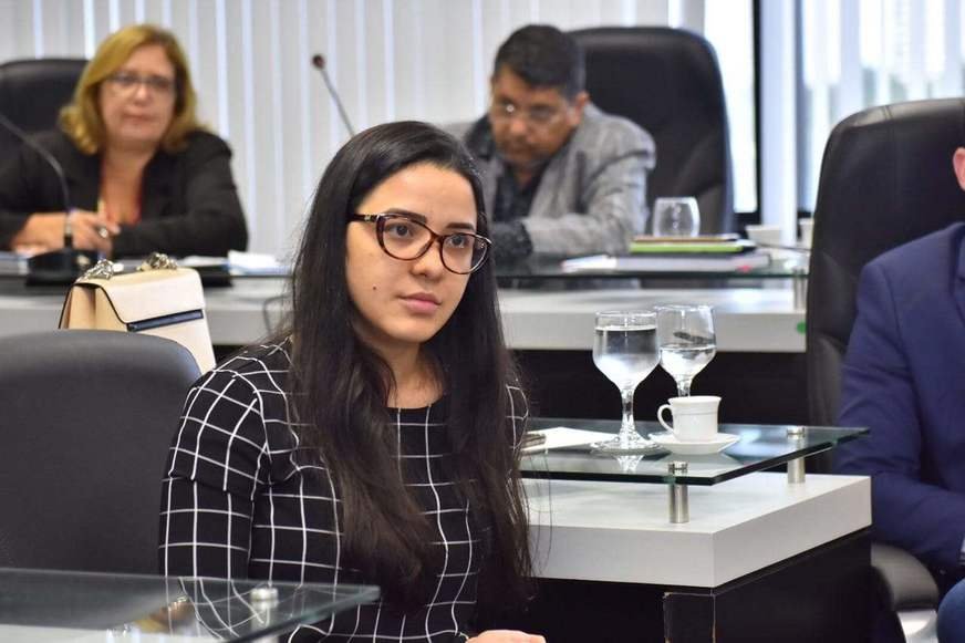Funcionários fantasmas no gabinete da deputada Mayara Pinheiro na mira do TCE-AM
