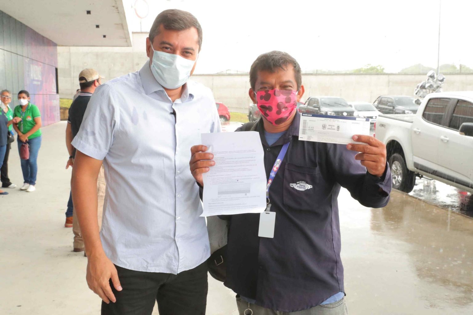 Wilson Lima dá início à entrega dos ingressos da campanha Vacina Premiada