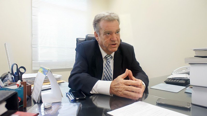 Decano do TCE-AM, conselheiro Júlio Cabral é aposentado pelo colegiado