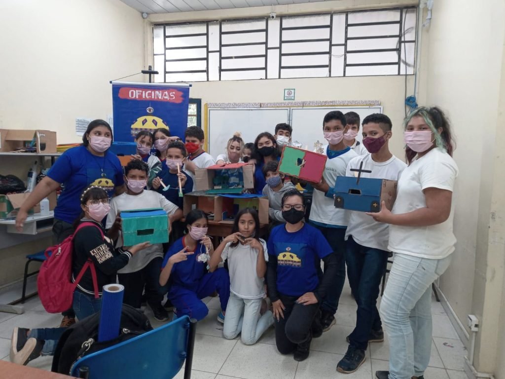 Alunos da zona rural aprendem a produzir ‘Teatro Lambe-Lambe’ do edital Manaus Faz Cultura