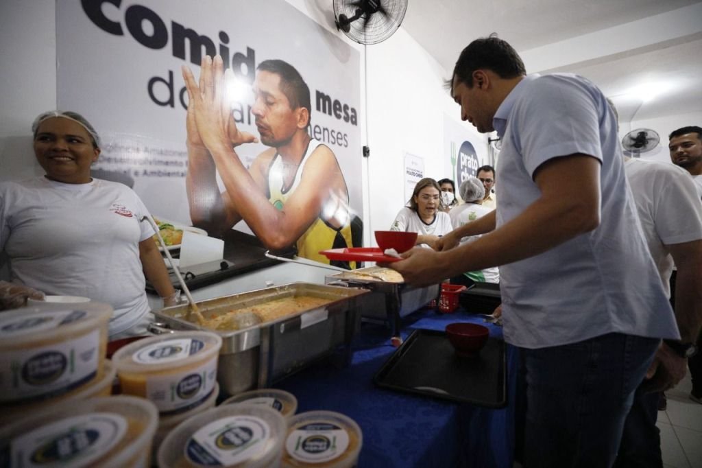 Wilson Lima inaugura novos restaurantes e cozinhas populares Prato Cheio em Lábrea e Manicoré
