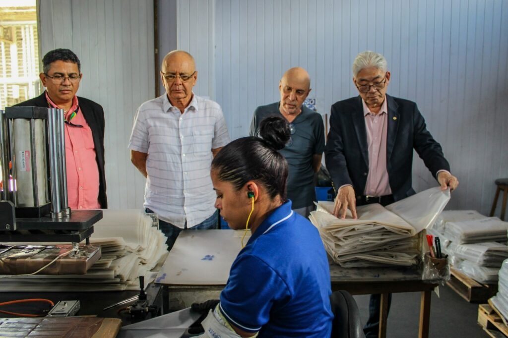 Sedecti visita empresa pioneira em reciclagem de isopor no mundo instalada no PIM