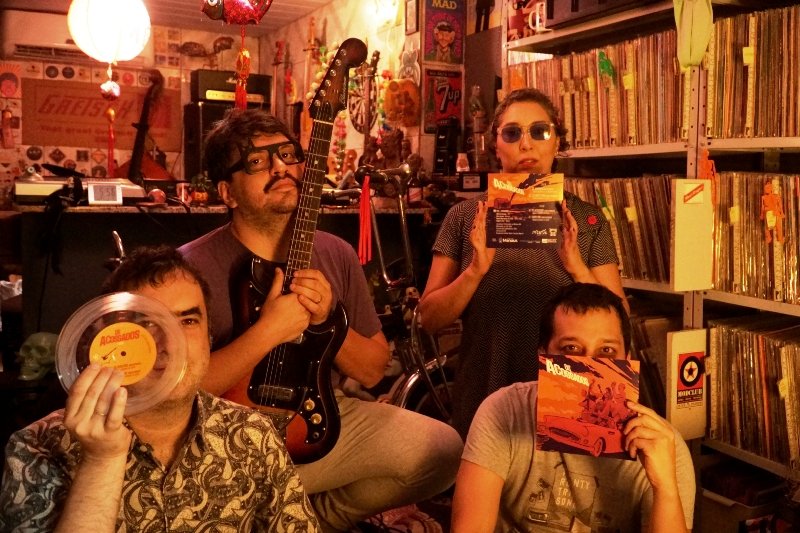 Banda Os Acossados retorna aos palcos e lança primeiro compacto de vinil no sábado