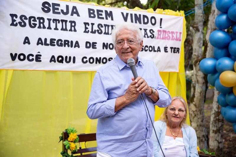 Prefeitura de Manaus reinaugura biblioteca e homenageia o escritor Elson Farias como patrono do espaço educativo
