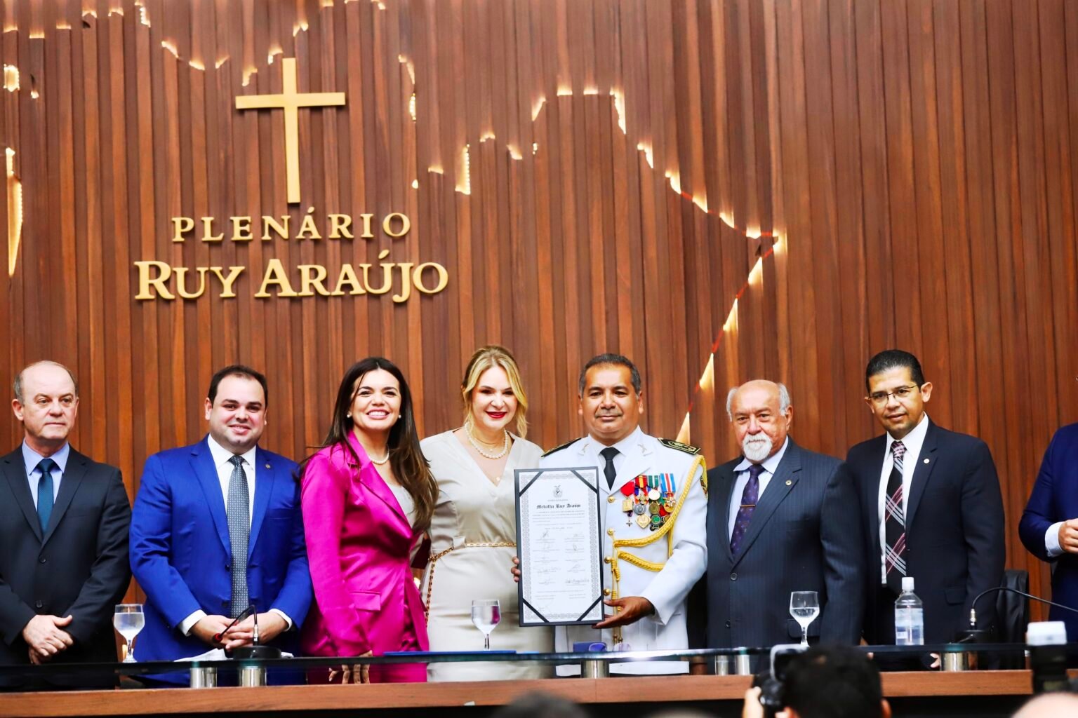 Durante homenagem na Aleam, Roberto Cidade ressalta compromisso do coronel da PM, Fabiano Bó, com o Amazonas