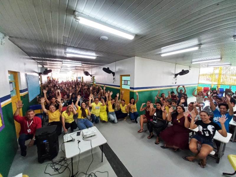 Escola da Prefeitura de Manaus realiza programação alusiva à campanha ‘Setembro Amarelo’ com pais de alunos