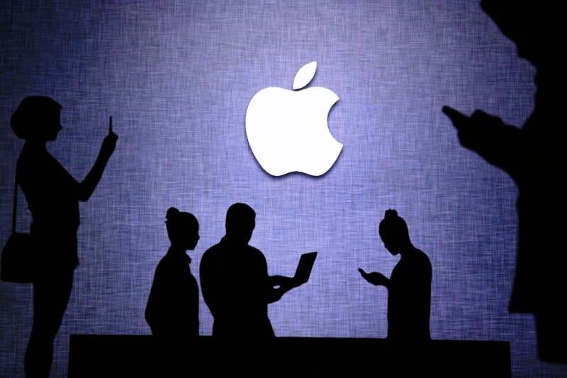 Apple consegue liminar contra multa por iPhone sem carregador no Brasil