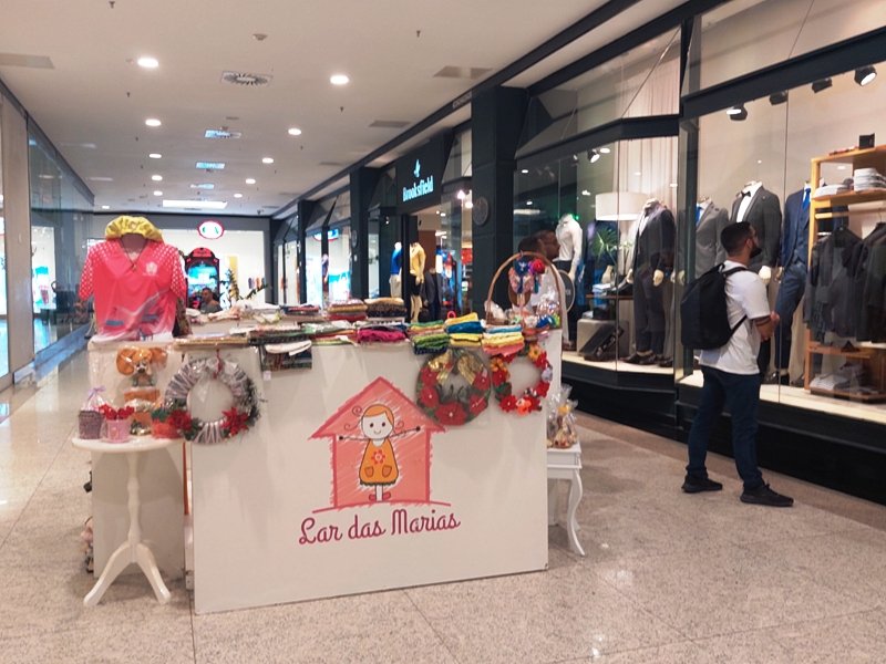 Lar das Marias tem stand no Amazonas Shopping, para venda de artesanato