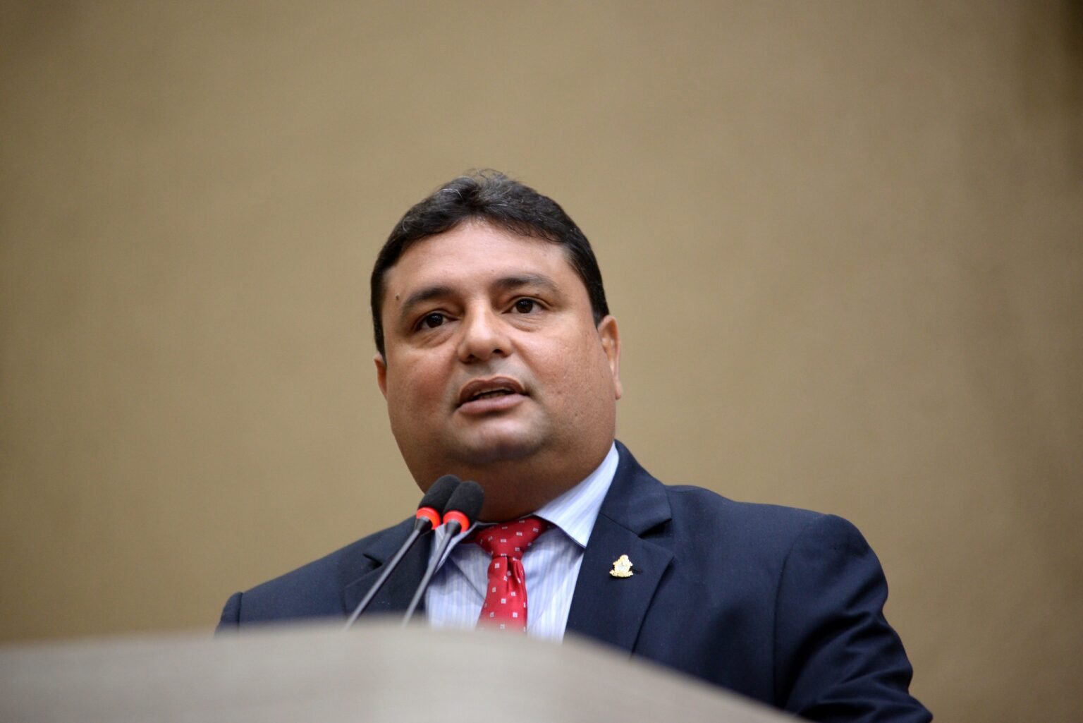 Caio André, aliado de Wilson Lima, lança candidatura à presidência da CMM com apoio de vereadores