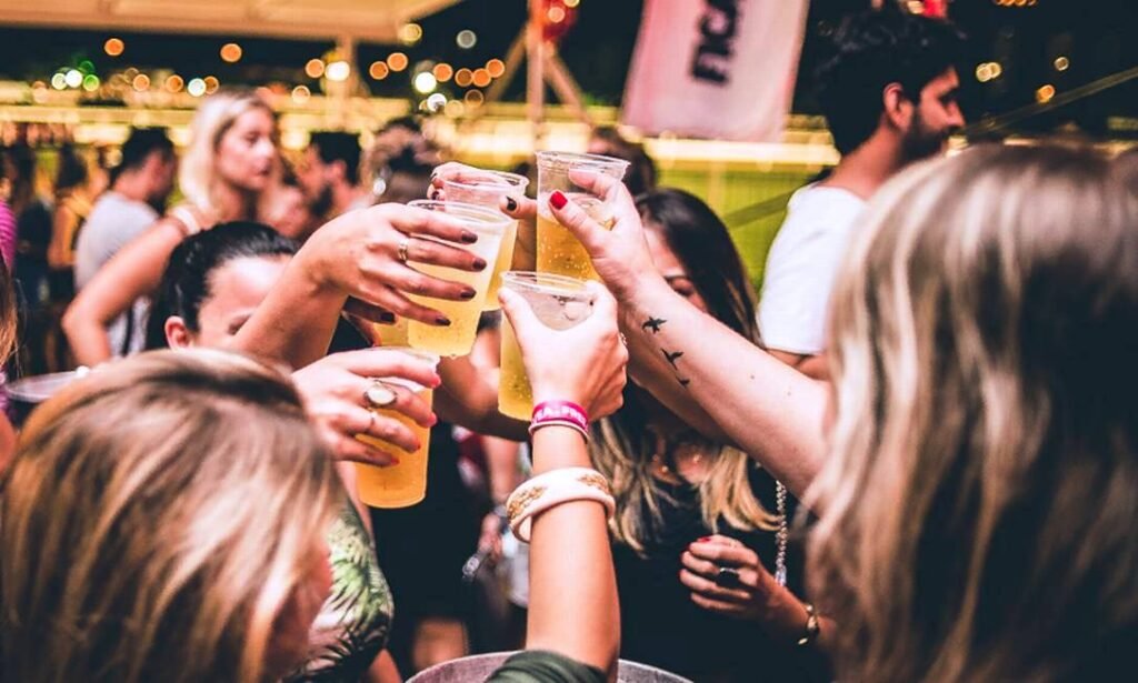 Efeitos colaterais fazem jovens dispensarem álcool e optarem por drogas ilícitas no Carnaval