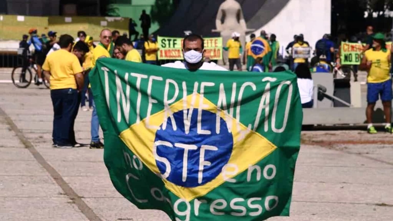 Bolsonarismo cresce e esquerda encolhe nas redes desde as eleições, diz agência