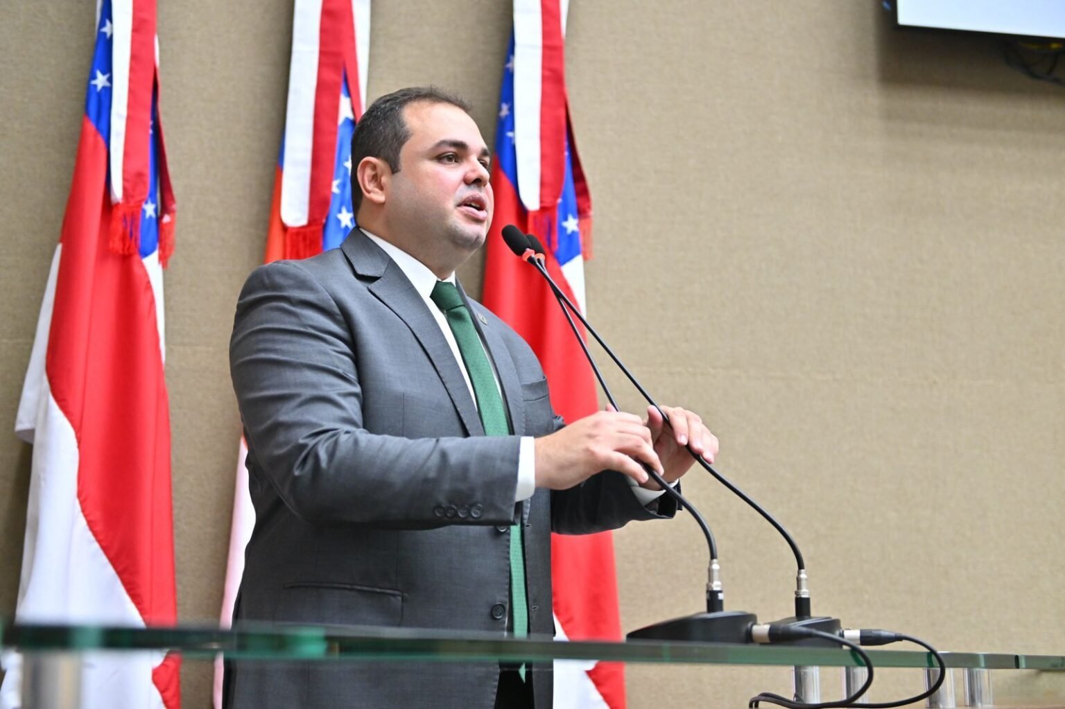 Roberto defende Psicopedagogia escolas