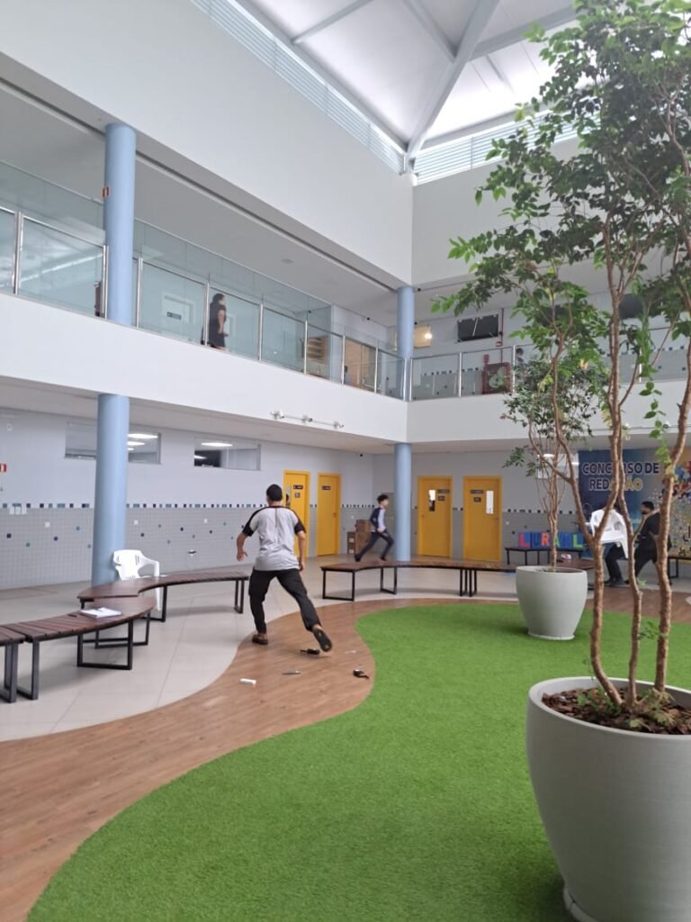 Após ataque, especialistas propõem escuta ativa nas escolas