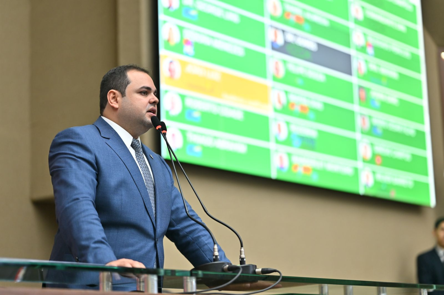Roberto Cidade propõe legislação conjunta para combater violência em ambiente escolar