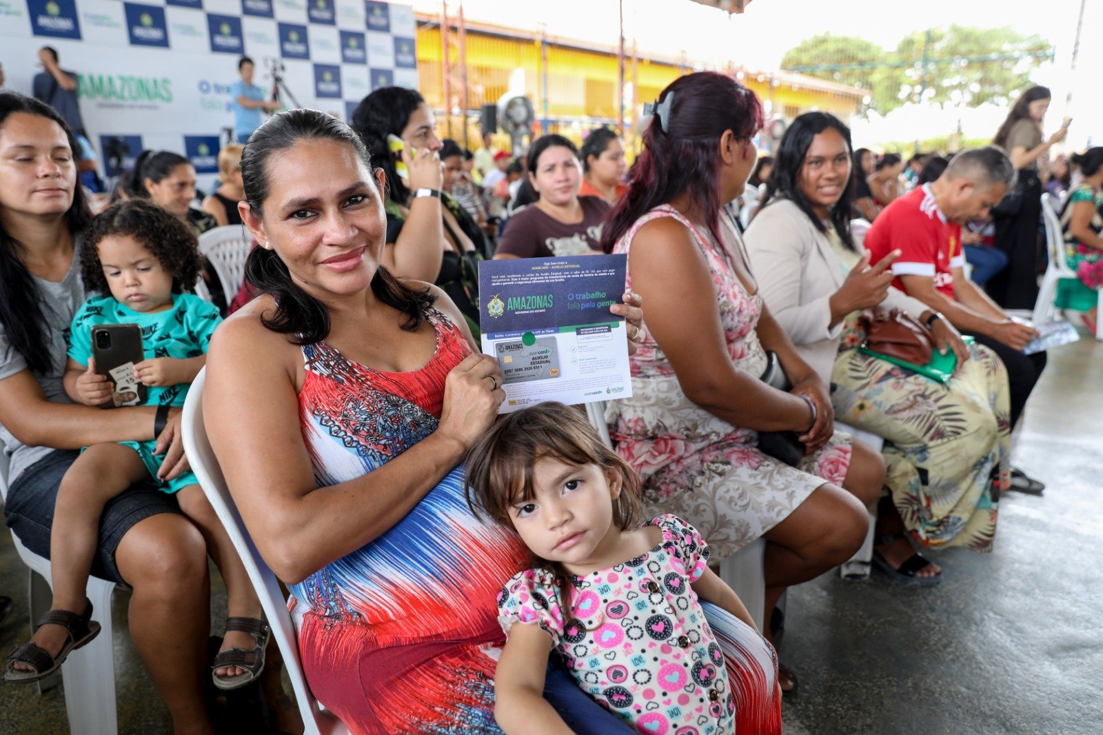 Governo parcela auxílio famílias