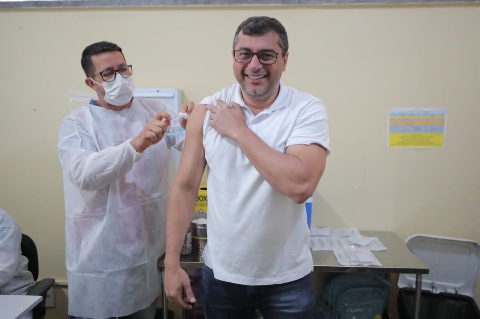 Governador atualiza cartão de vacina e reforça convite para população se imunizar Wilson Lima atualiza cartão de vacinação contra Influenza e Covid-19 e reforça convite para população se imunizar