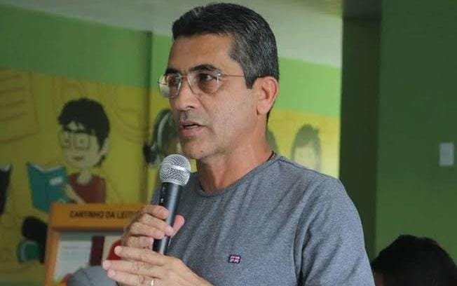 Prefeito de Manicoré contrata papelaria para comprar veículos por mais de R$1 milhão Prefeito de Manicoré contrata papelaria para comprar veículos por mais de R$1 milhão