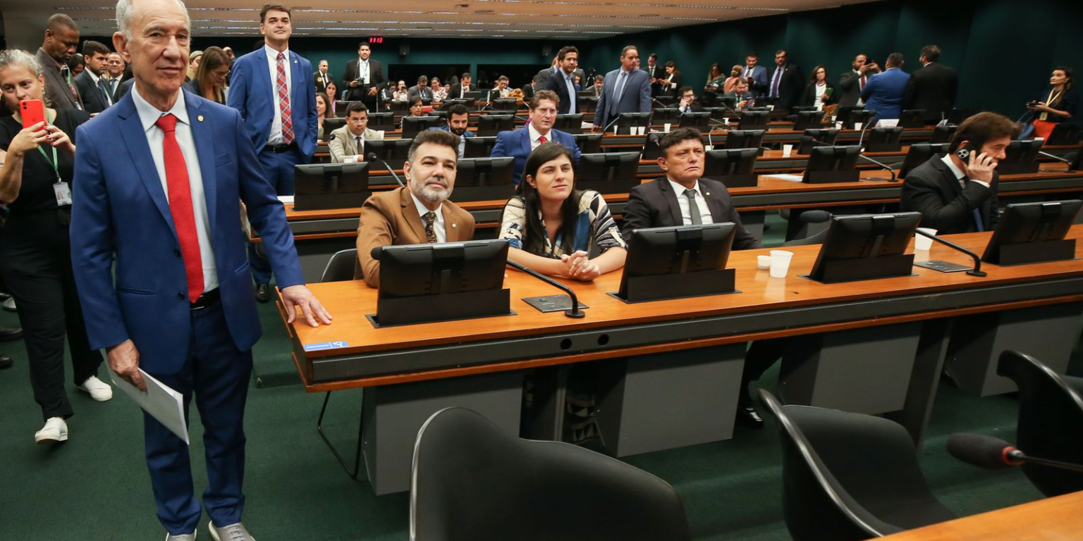 Câmara aprova anistia partidos