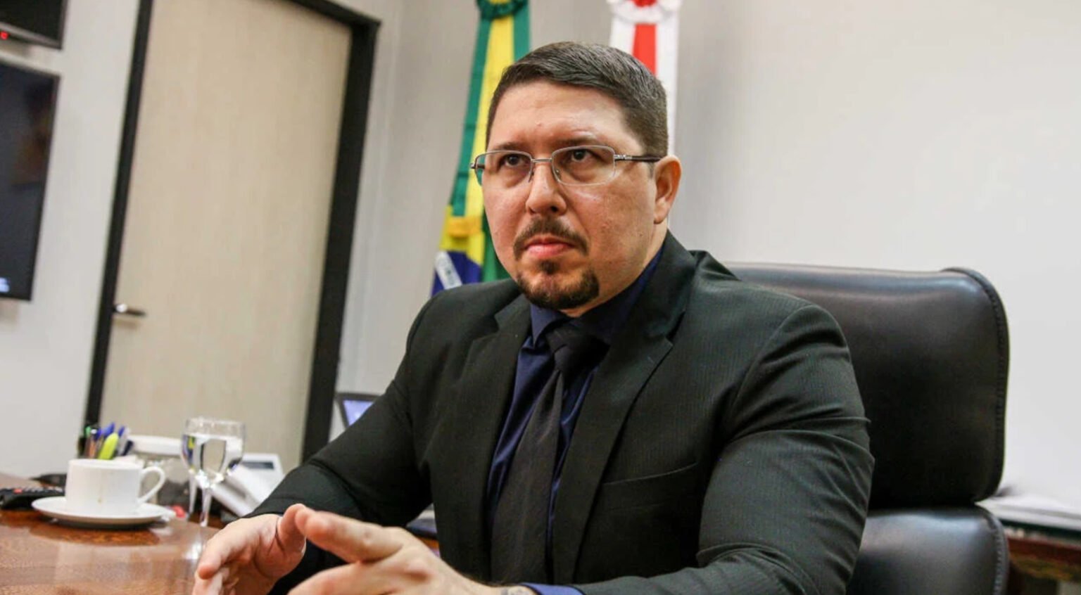 Carlos Almeida assina filiação ao PT Carlos Almeida filiação PT