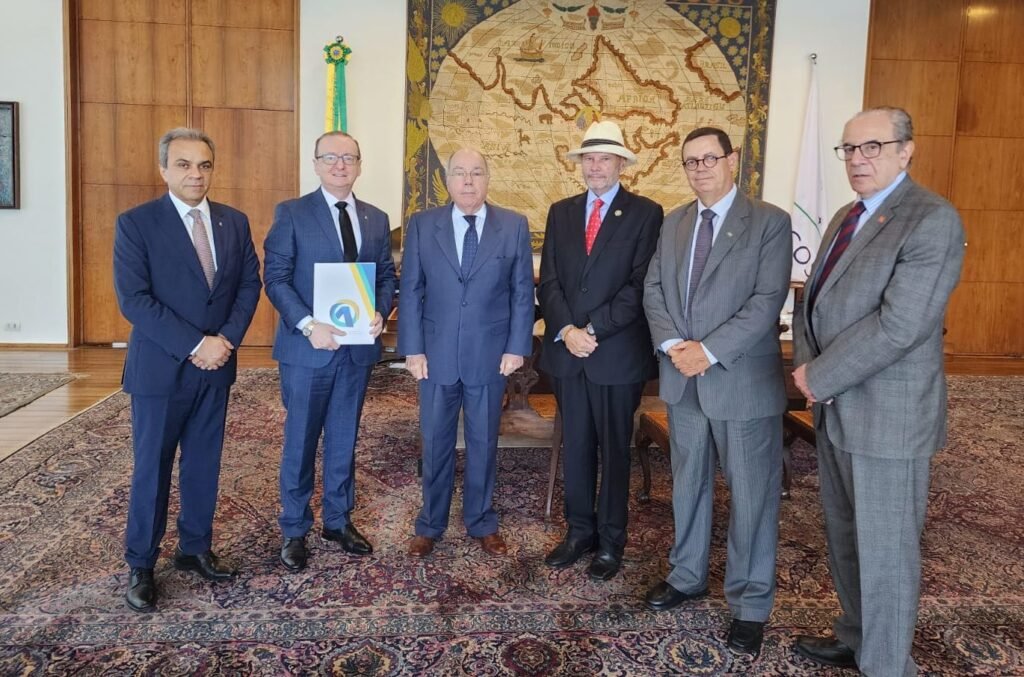 Ministro das Relações Exteriores recebe Mario de Mello em Brasília