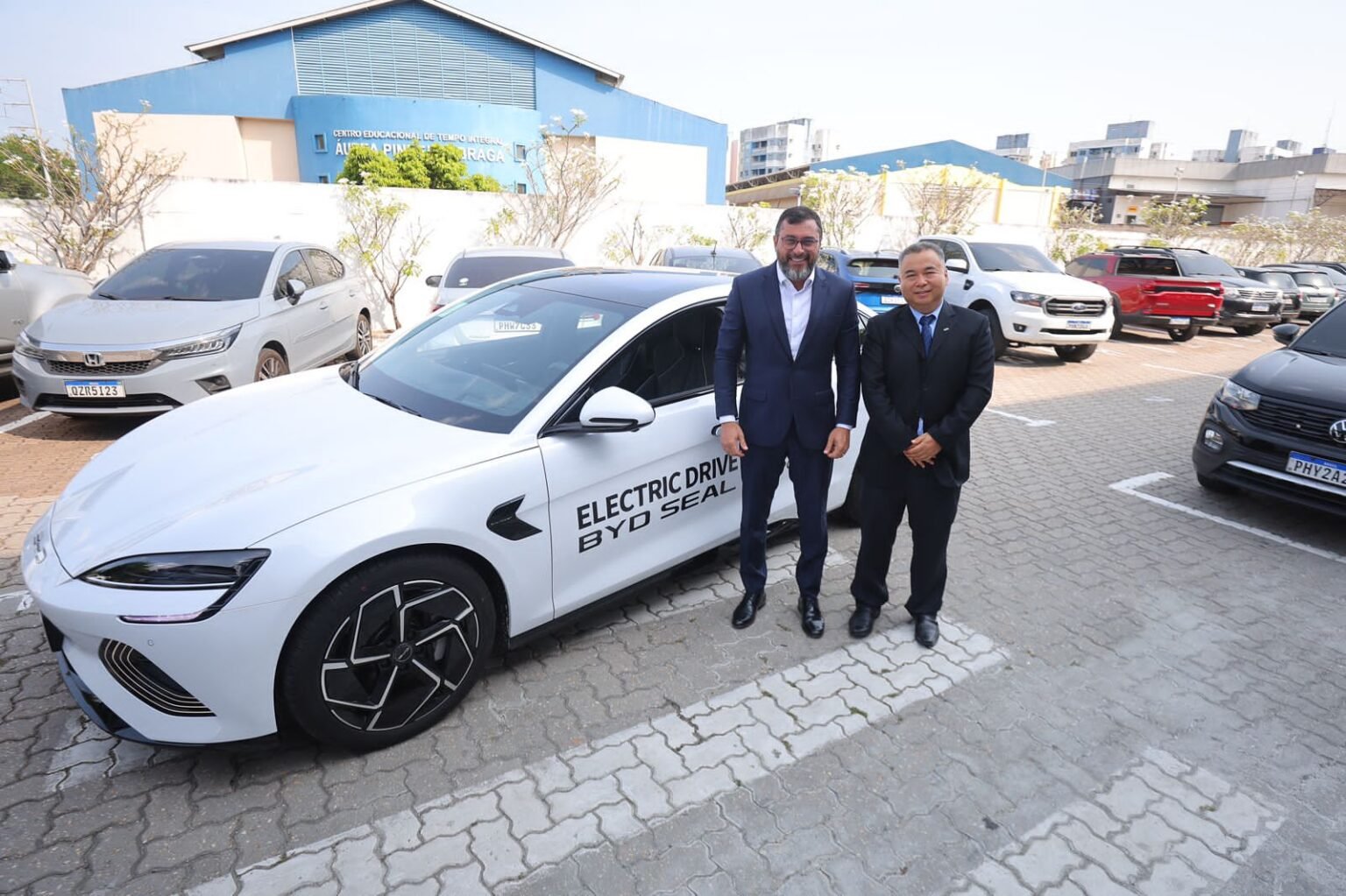 Wilson Lima reúne com representantes de fabricante chinesa de automóveis